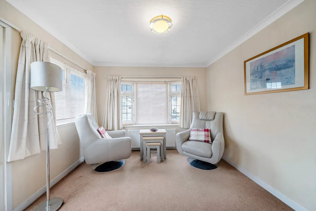 Weybridge Park Estate, Addlestone KT15 2RB, photo 4