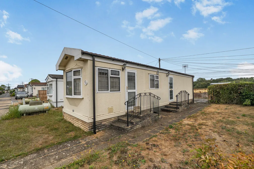 Weybridge Park Estate, Addlestone KT15 2RB, photo 3