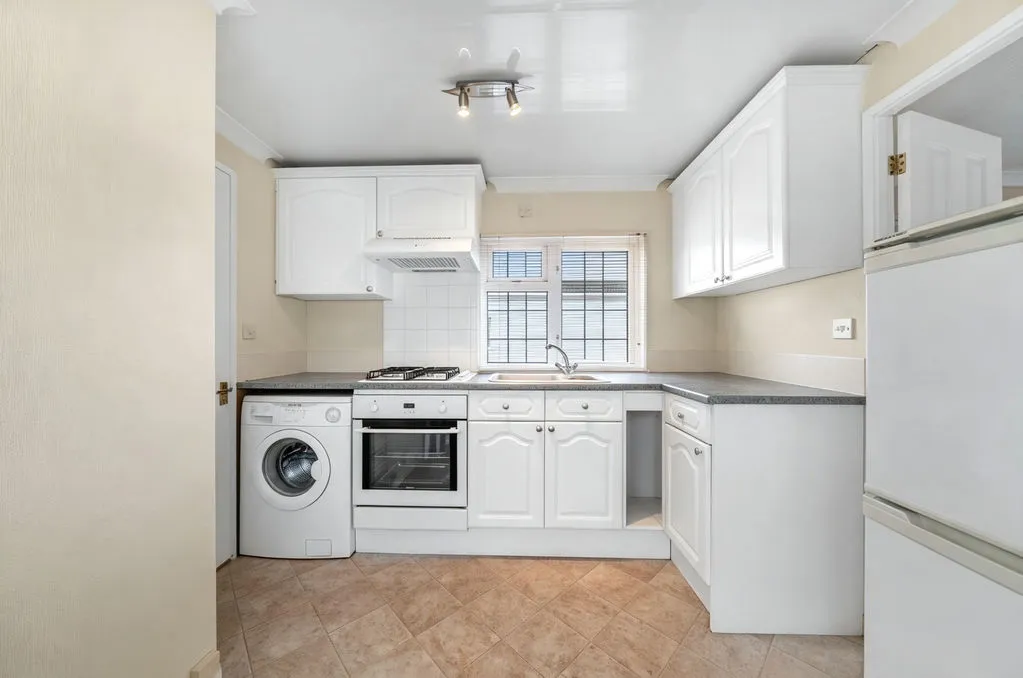 Weybridge Park Estate, Addlestone KT15 2RB, photo 6