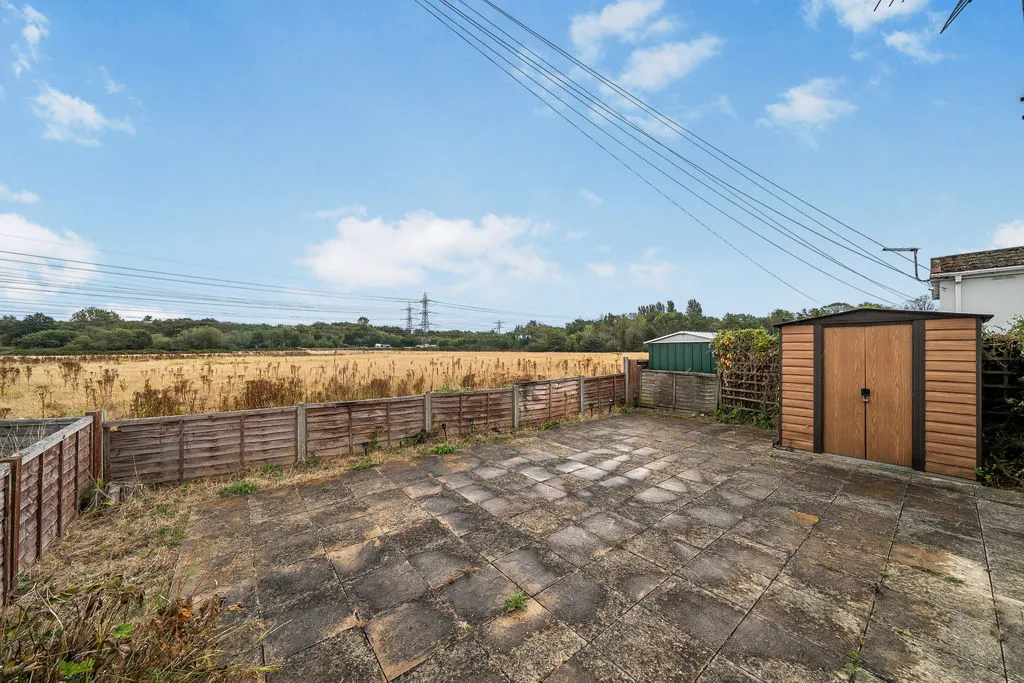 Weybridge Park Estate, Addlestone KT15 2RB, photo 2