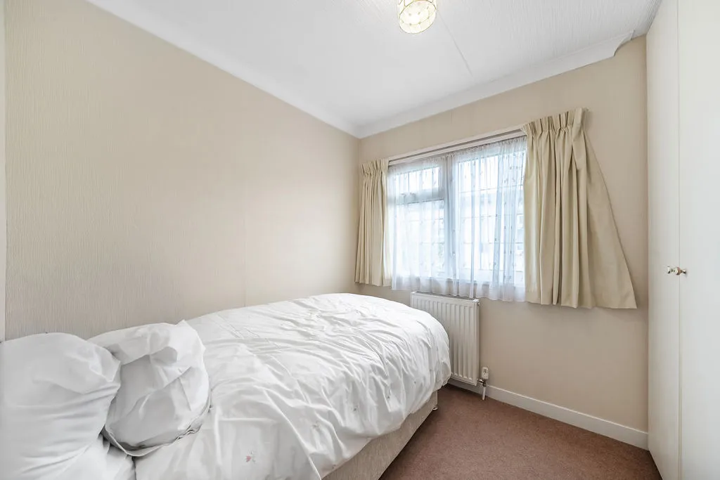 Weybridge Park Estate, Addlestone KT15 2RB, photo 12