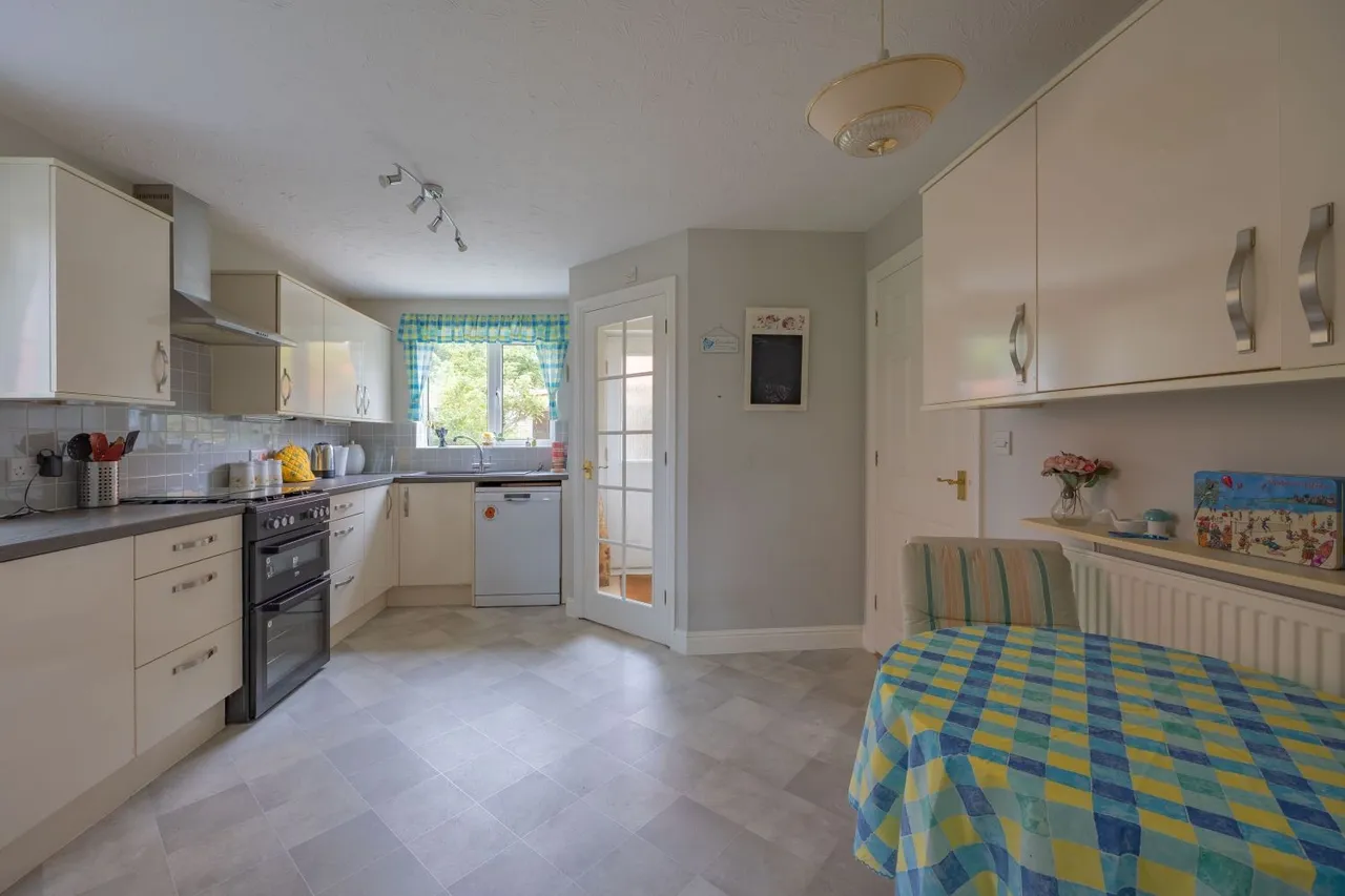 Burge Crescent, Cotford St. Luke, TA4, photo 9