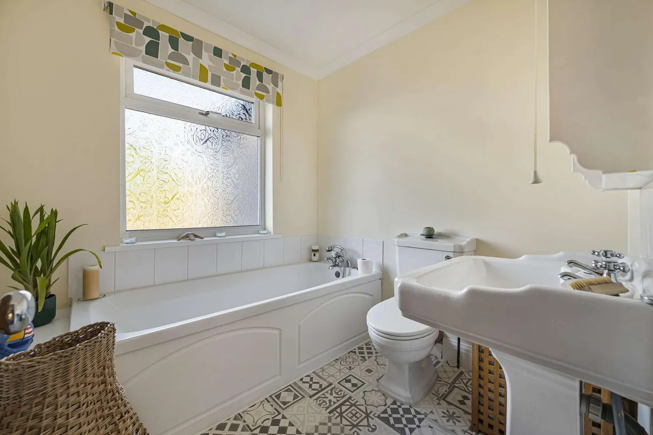 Fairway Drive, Dartford, DA2, photo 15