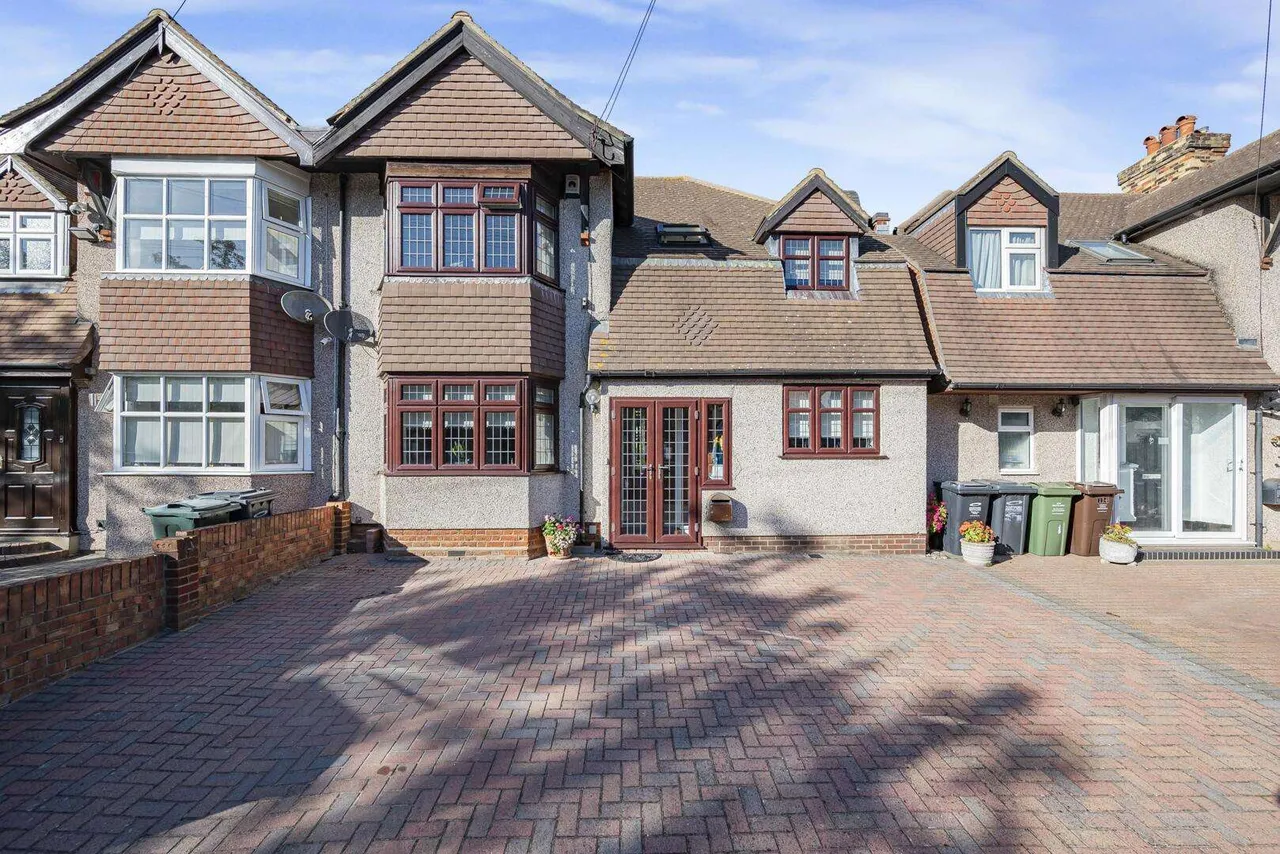 5 bed house for sale, Fairway Drive, Dartford, DA2