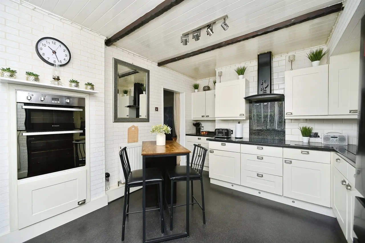 Central Avenue, Telscombe Cliffs, BN10, photo 6