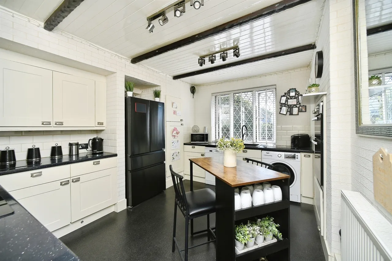 Central Avenue, Telscombe Cliffs, BN10, photo 7
