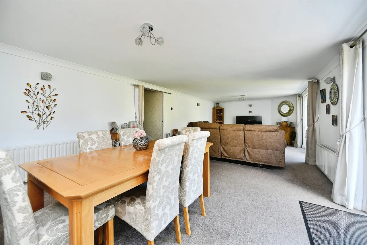 Central Avenue, Telscombe Cliffs, BN10, photo 4