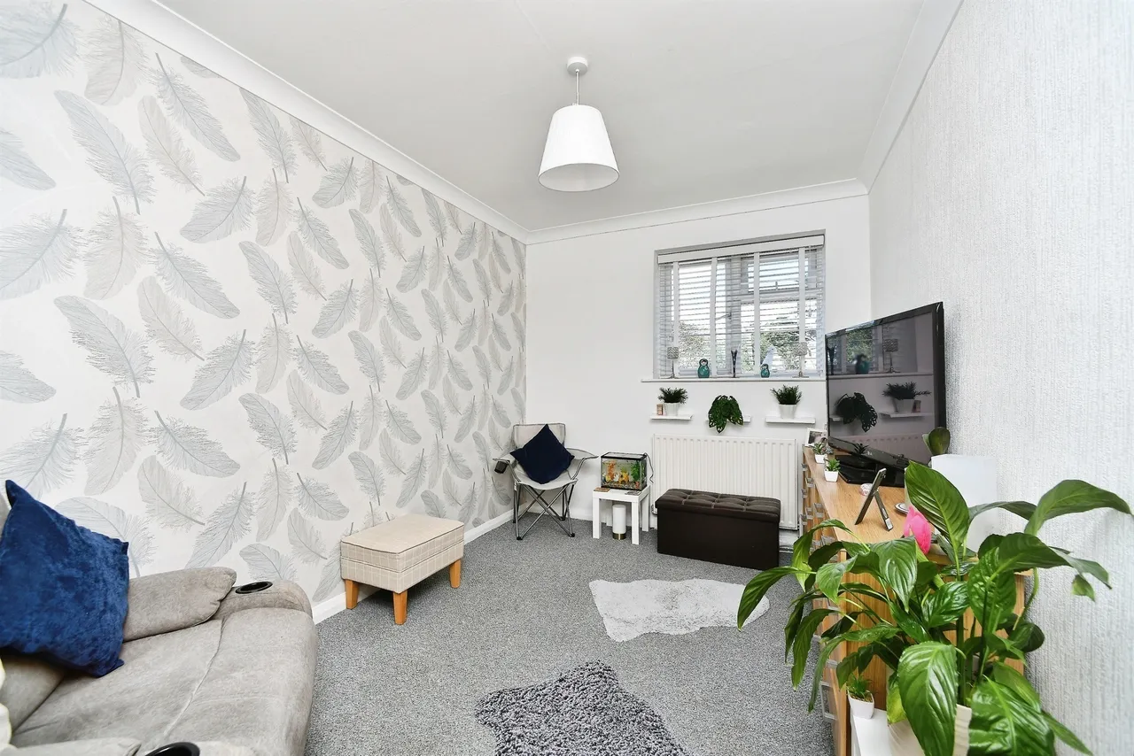 Central Avenue, Telscombe Cliffs, BN10, photo 8