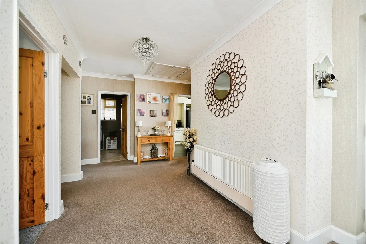 Central Avenue, Telscombe Cliffs, BN10, photo 5