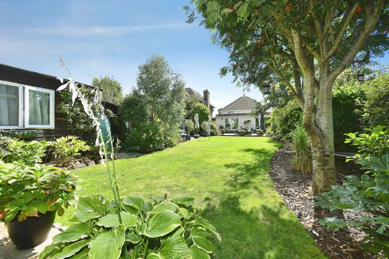 Central Avenue, Telscombe Cliffs, BN10, photo 19
