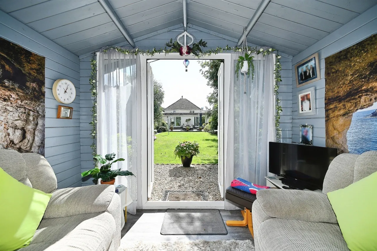 Central Avenue, Telscombe Cliffs, BN10, photo 18