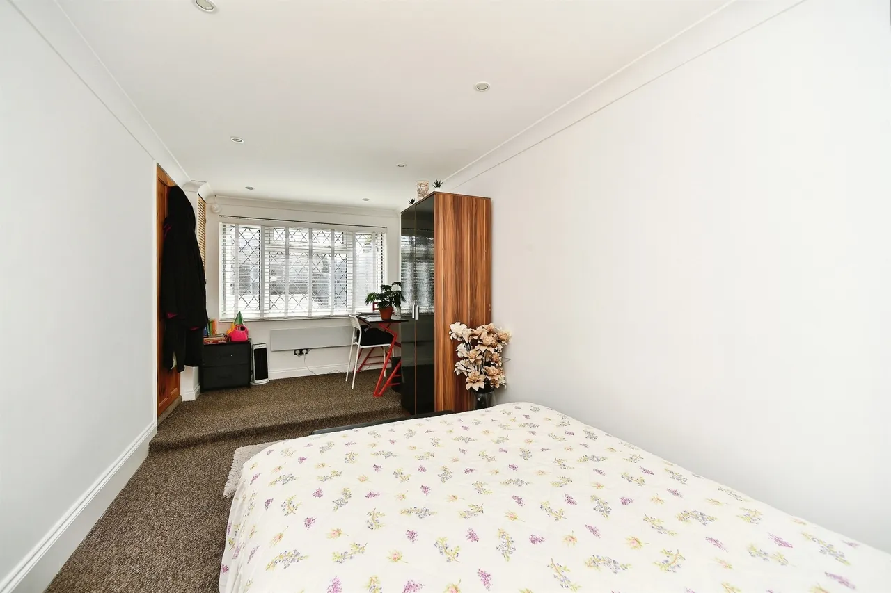 Central Avenue, Telscombe Cliffs, BN10, photo 14