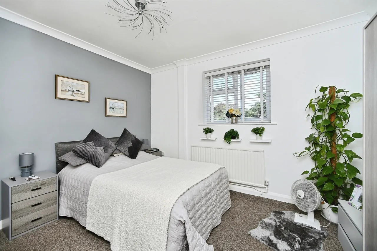 Central Avenue, Telscombe Cliffs, BN10, photo 9