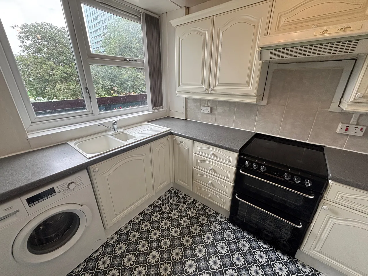 Chesworth Close SK1, photo 4