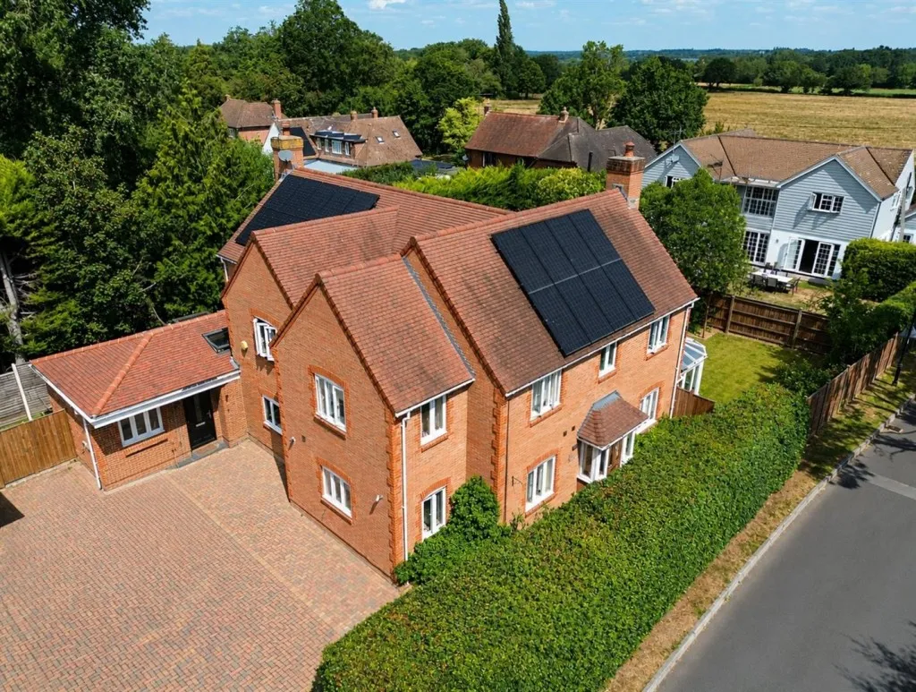 4 bed house for sale, Knight Close, Fleet