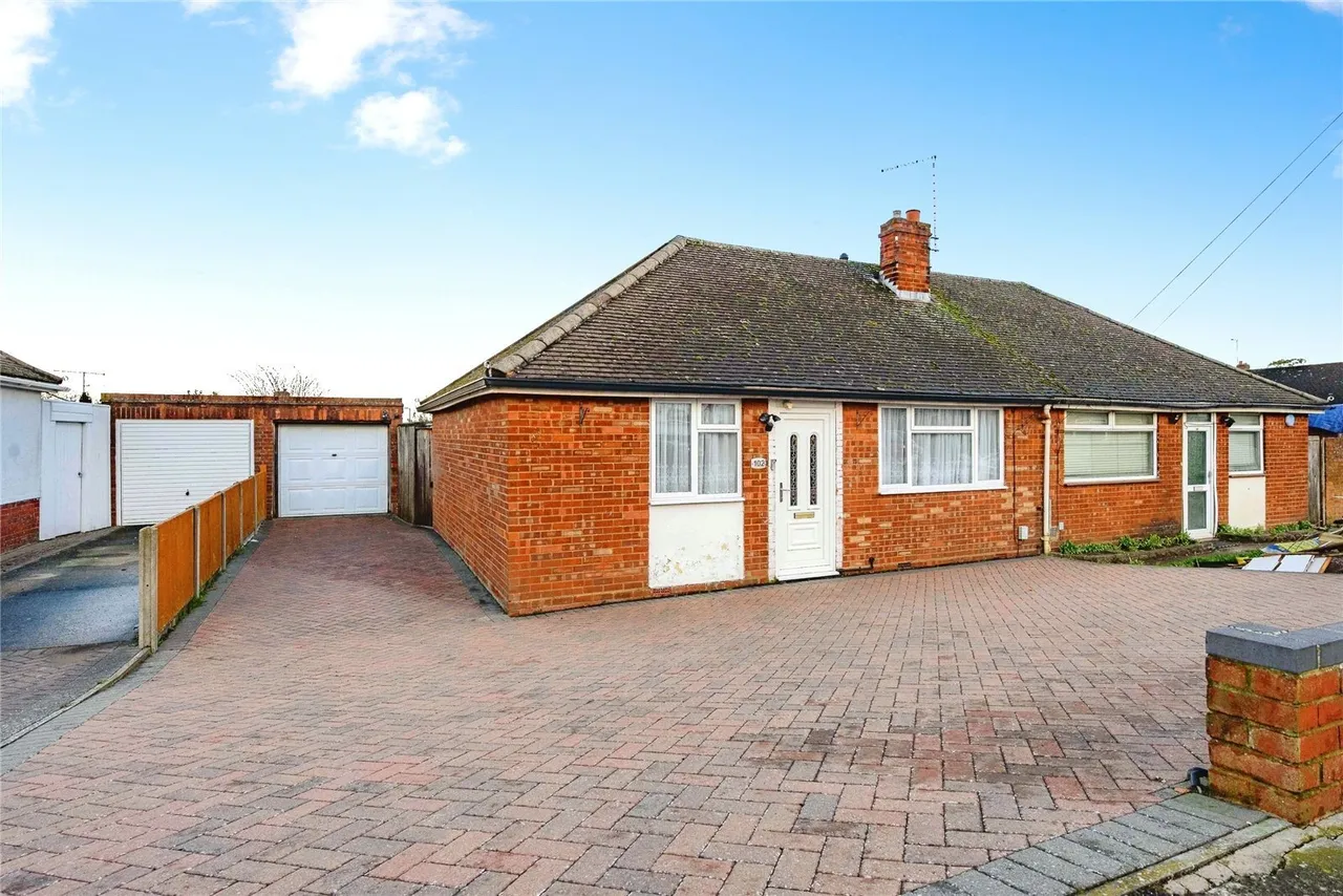 2 bed house for sale — Browning Road, Luton, Bedfordshire, LU4