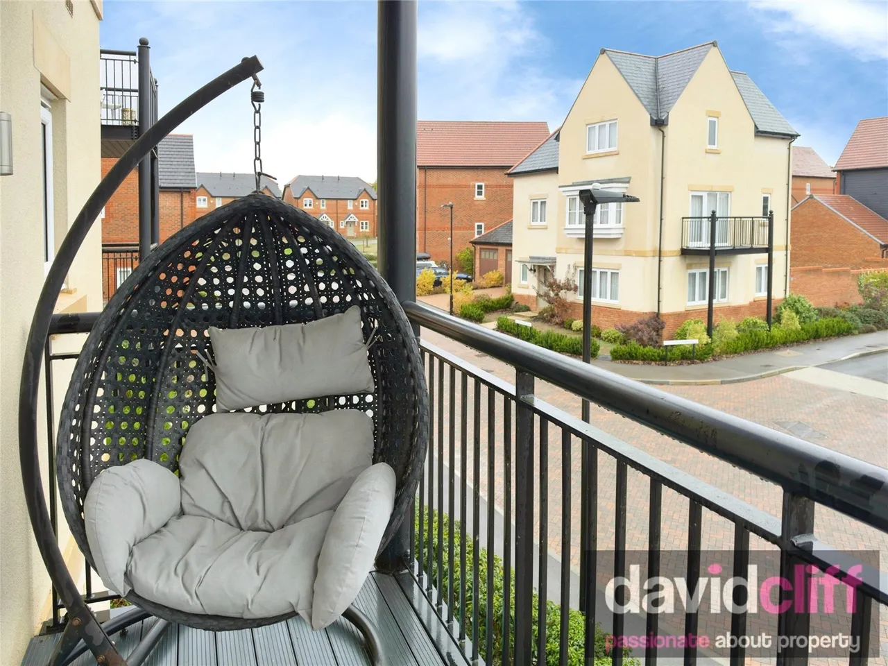 2 bed flat for sale, Woodward Lane, Warfield, RG42