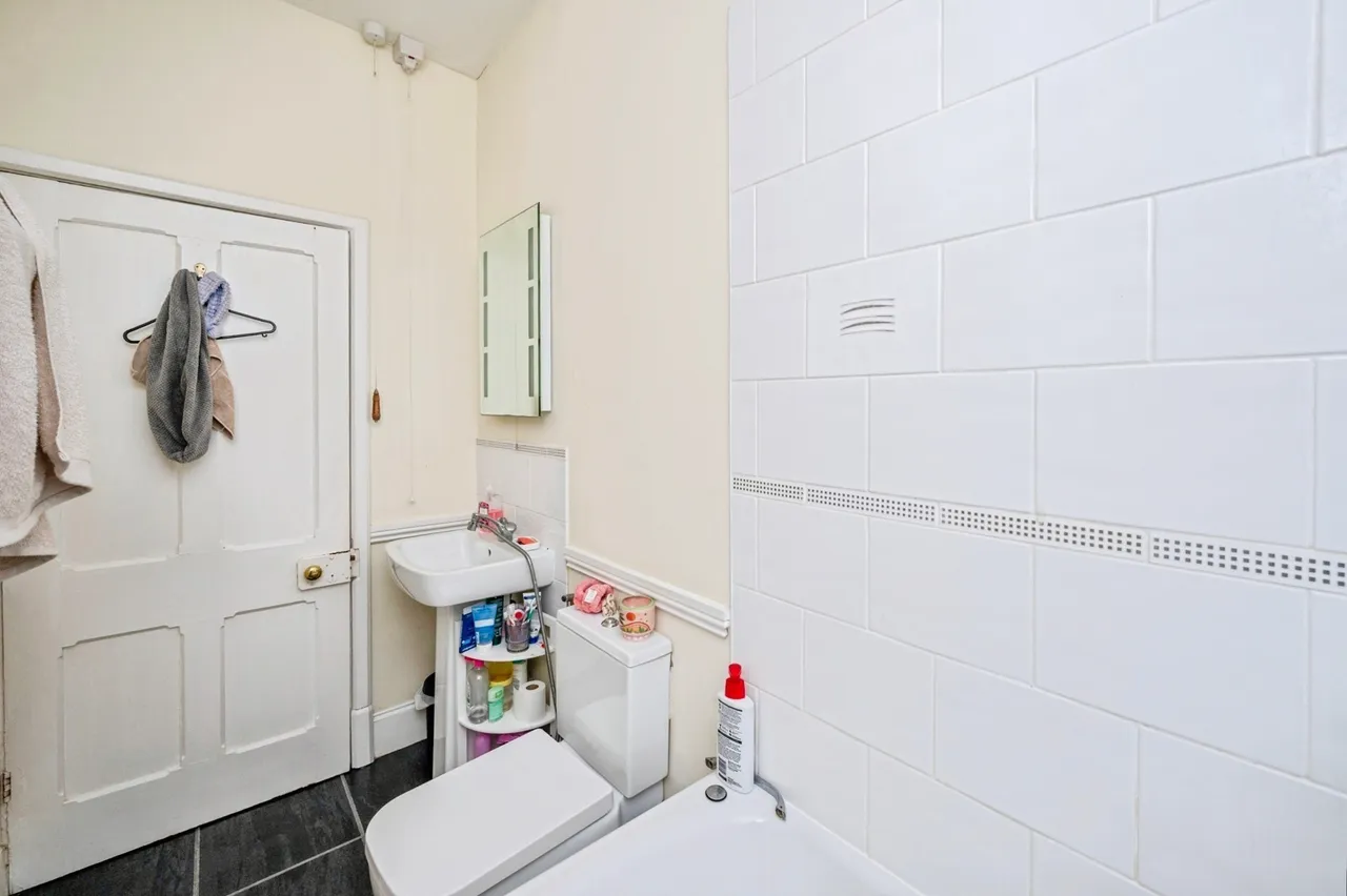 Hamilton Drive, Nottingham, Nottinghamshire, NG7, photo 11