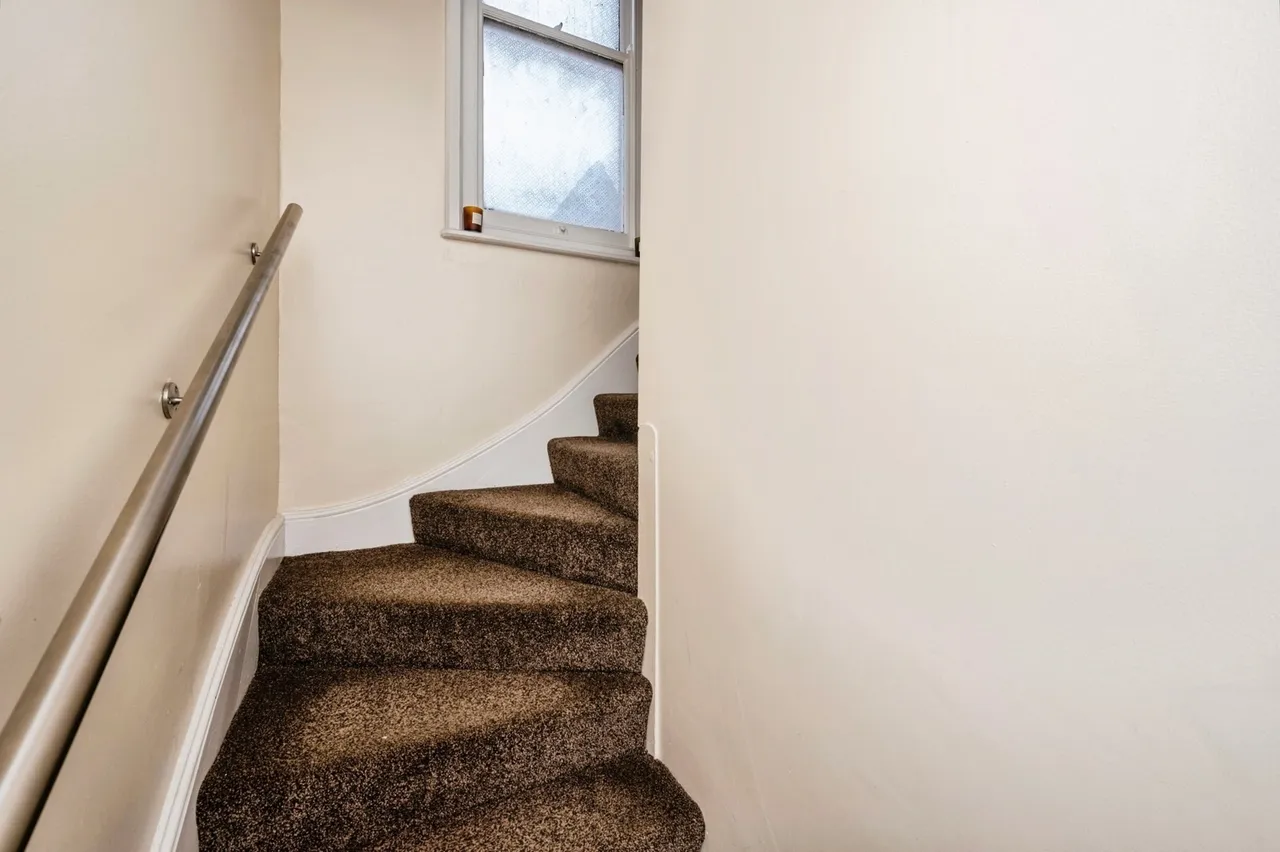 Hamilton Drive, Nottingham, Nottinghamshire, NG7, photo 4