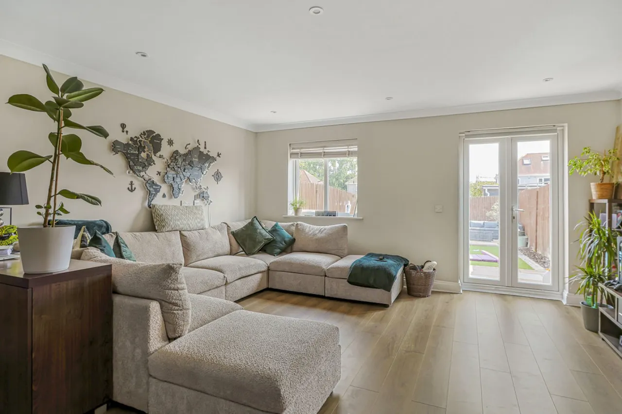 St Georges Drive, Bournemouth, BH11, photo 5