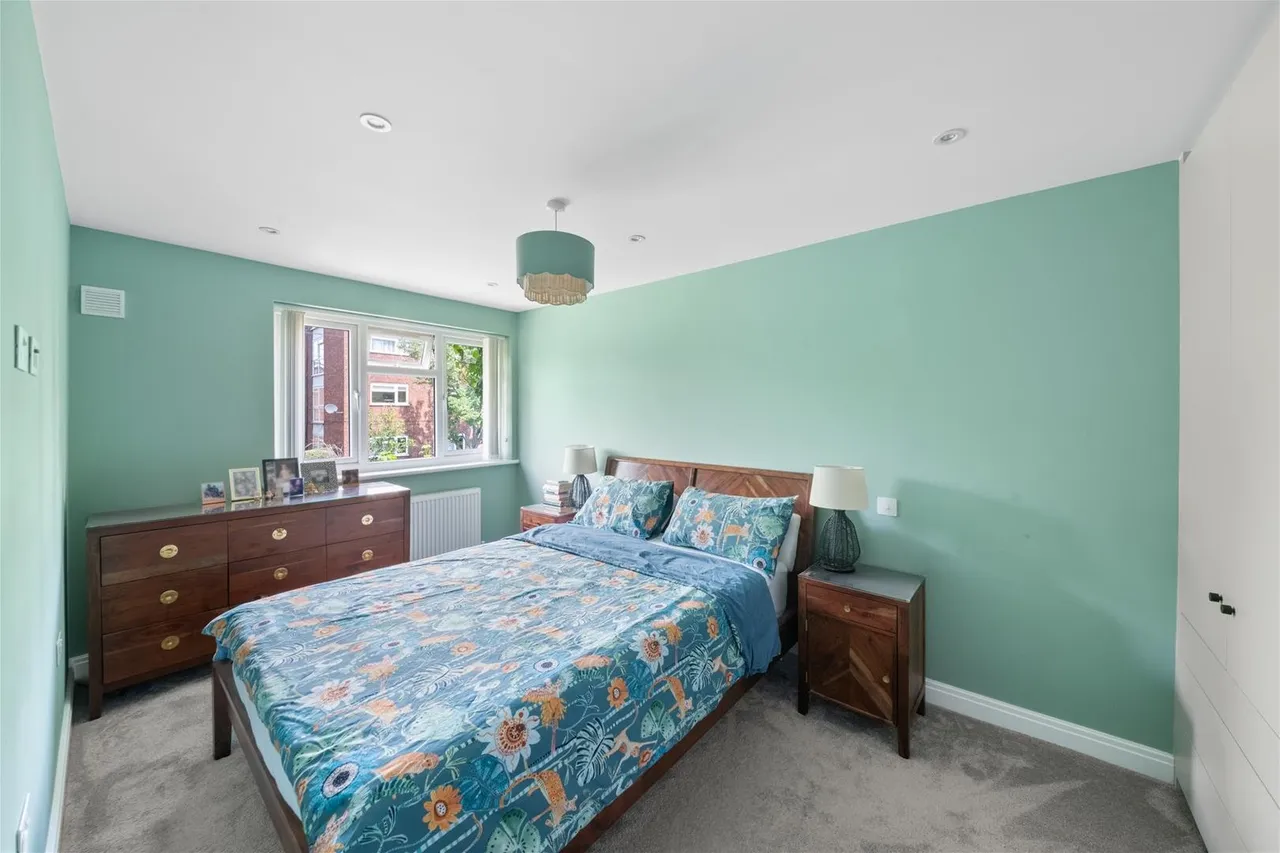 St. Christophers Close, Isleworth, photo 9