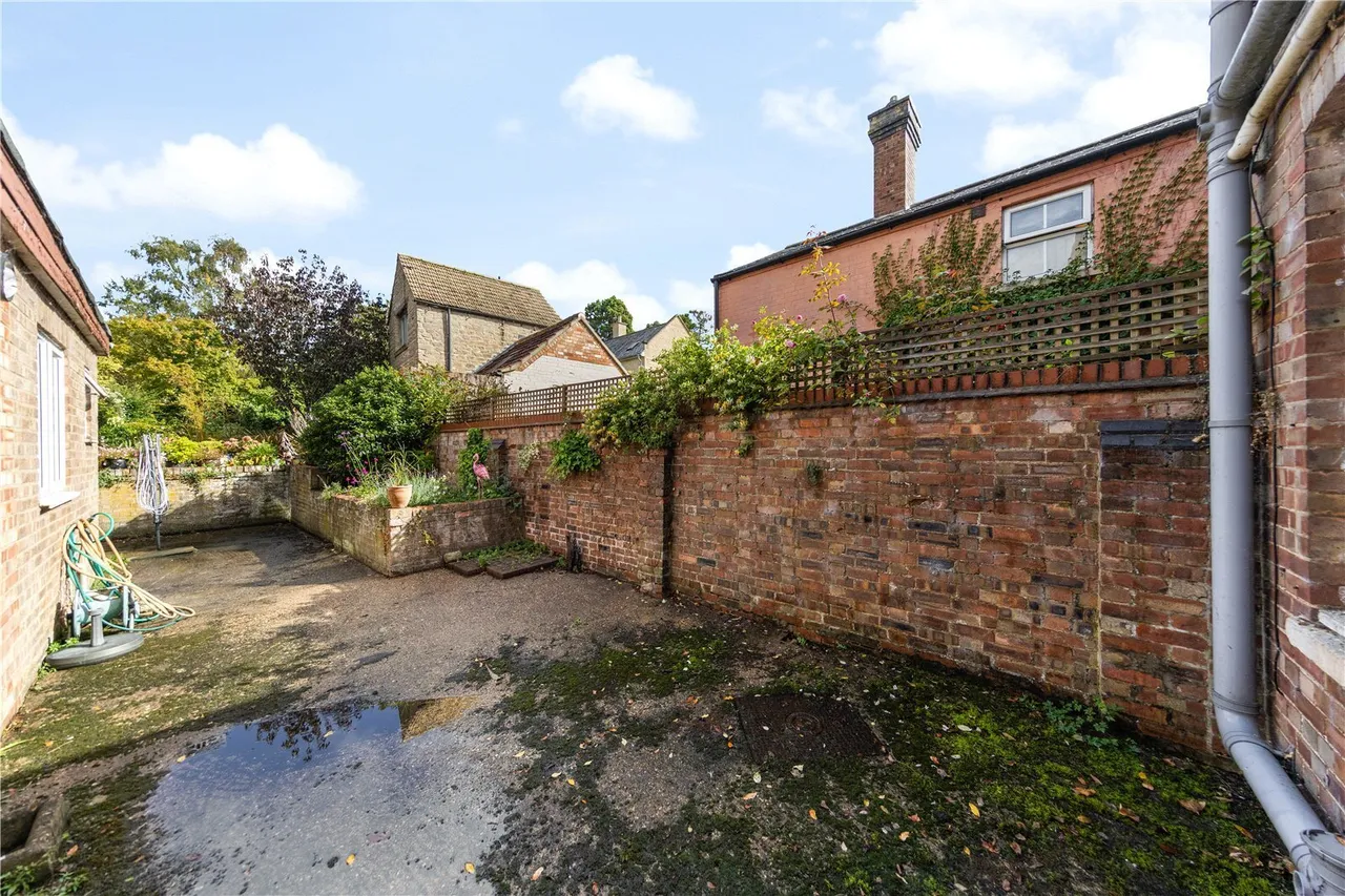 West Street, Oundle, PE8, photo 26