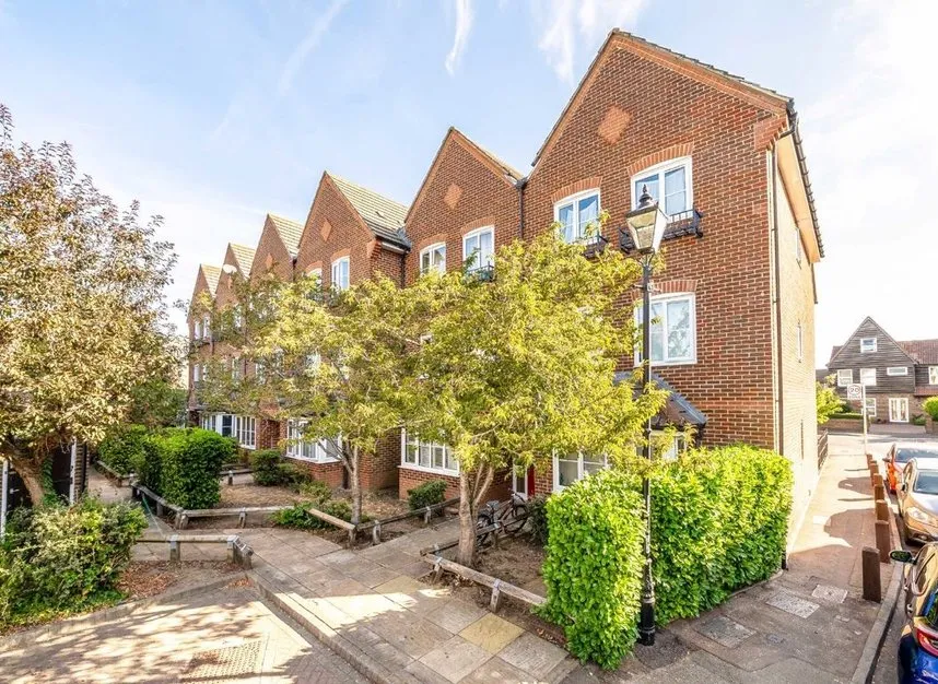2 bed flat for sale — Langridge Mews, Hampton, TW12