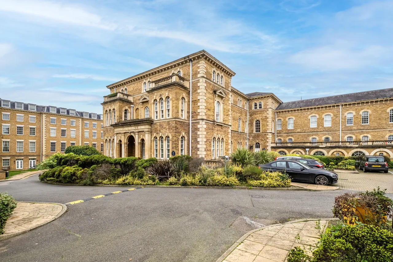Royal Drive, London, N11, photo 8