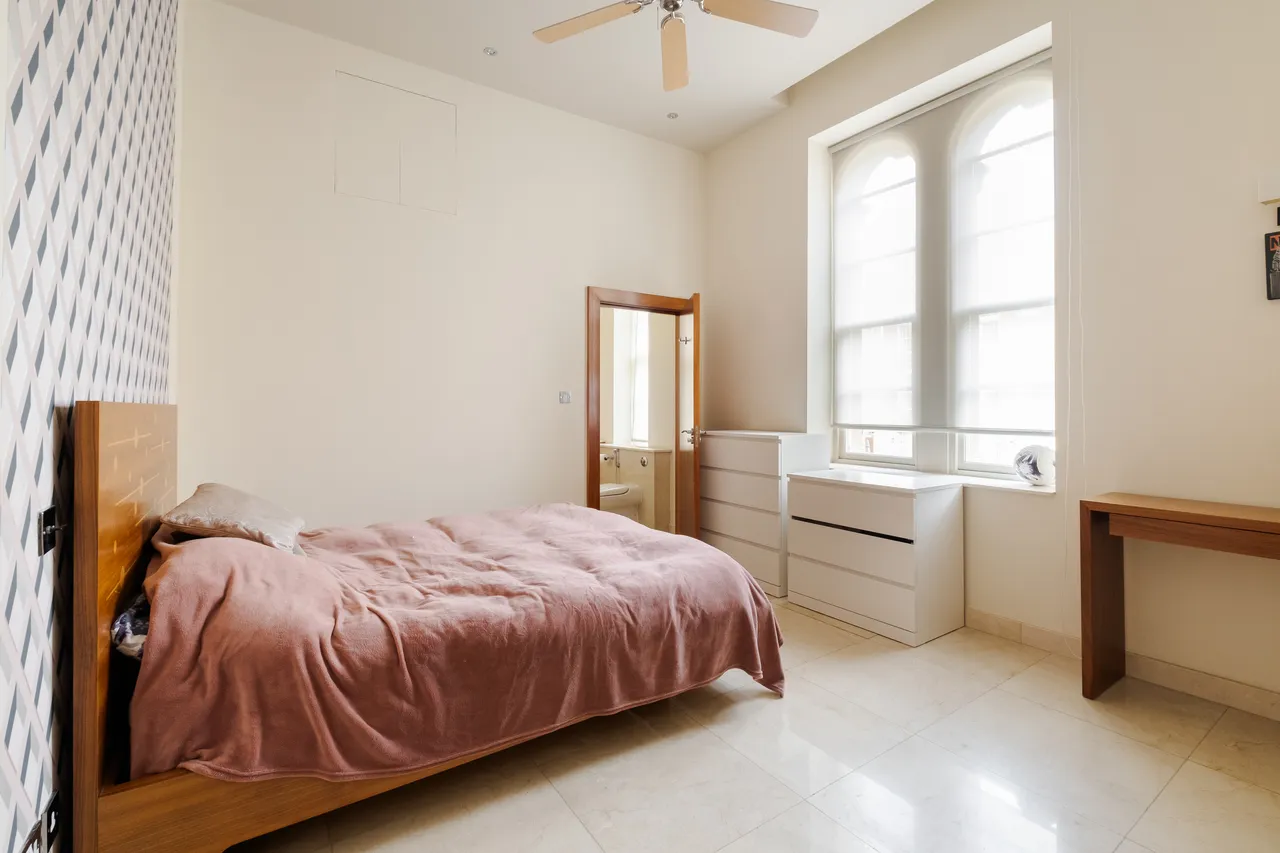 Royal Drive, London, N11, photo 9