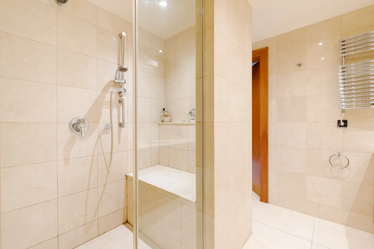 Royal Drive, London, N11, photo 7