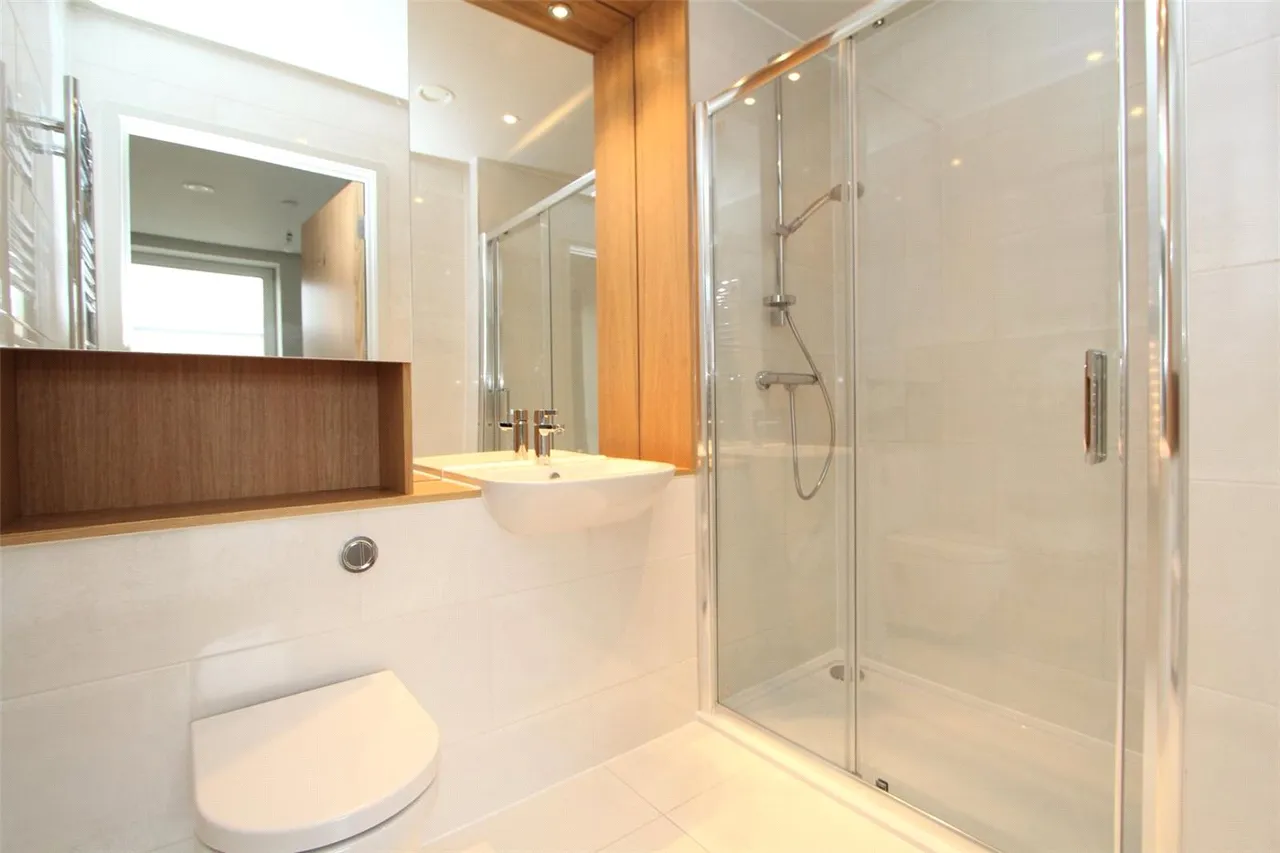 Boaters Avenue, Brentford, TW8, photo 2