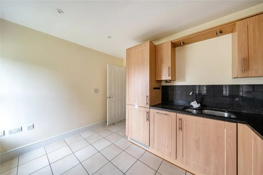 Tilt Road, Cobham, KT11, photo 9