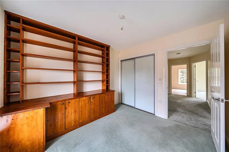 Tilt Road, Cobham, KT11, photo 15