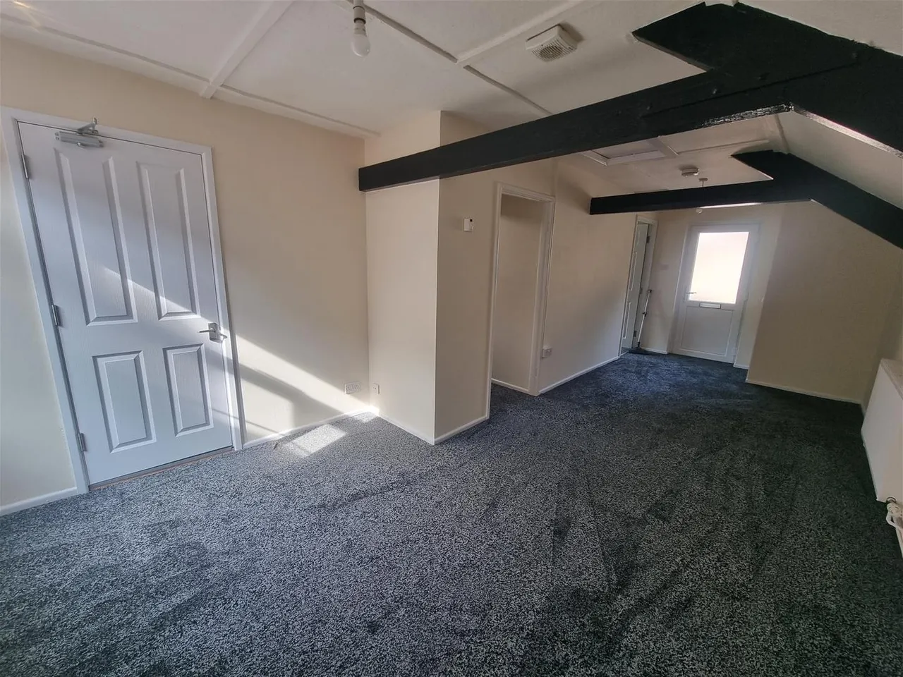 10-11 Market Place, Coleford, photo 4