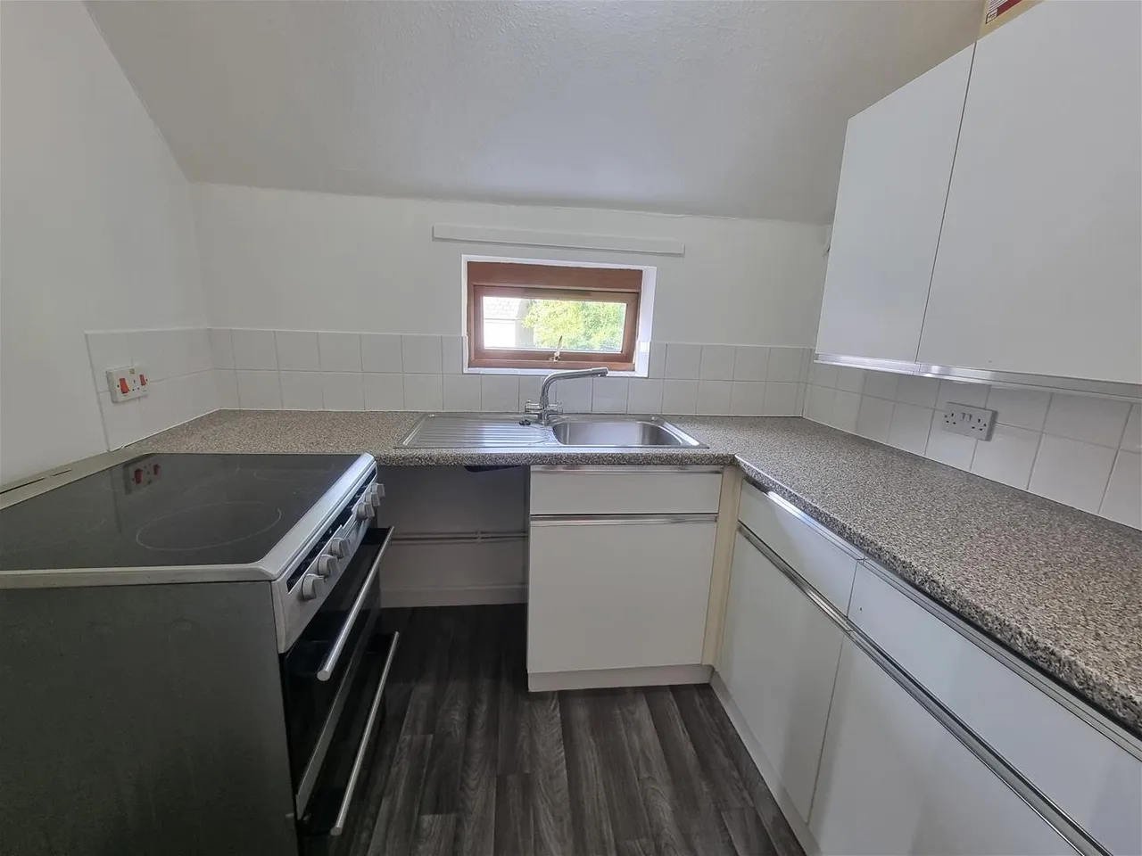 10-11 Market Place, Coleford, photo 6