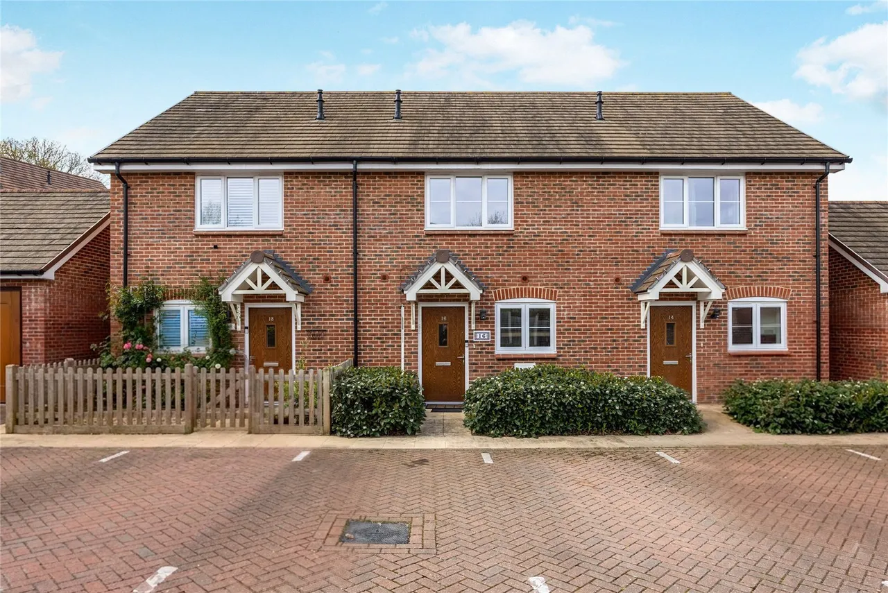 2 bed house for sale, Farrier Lane, Cranleigh, GU6