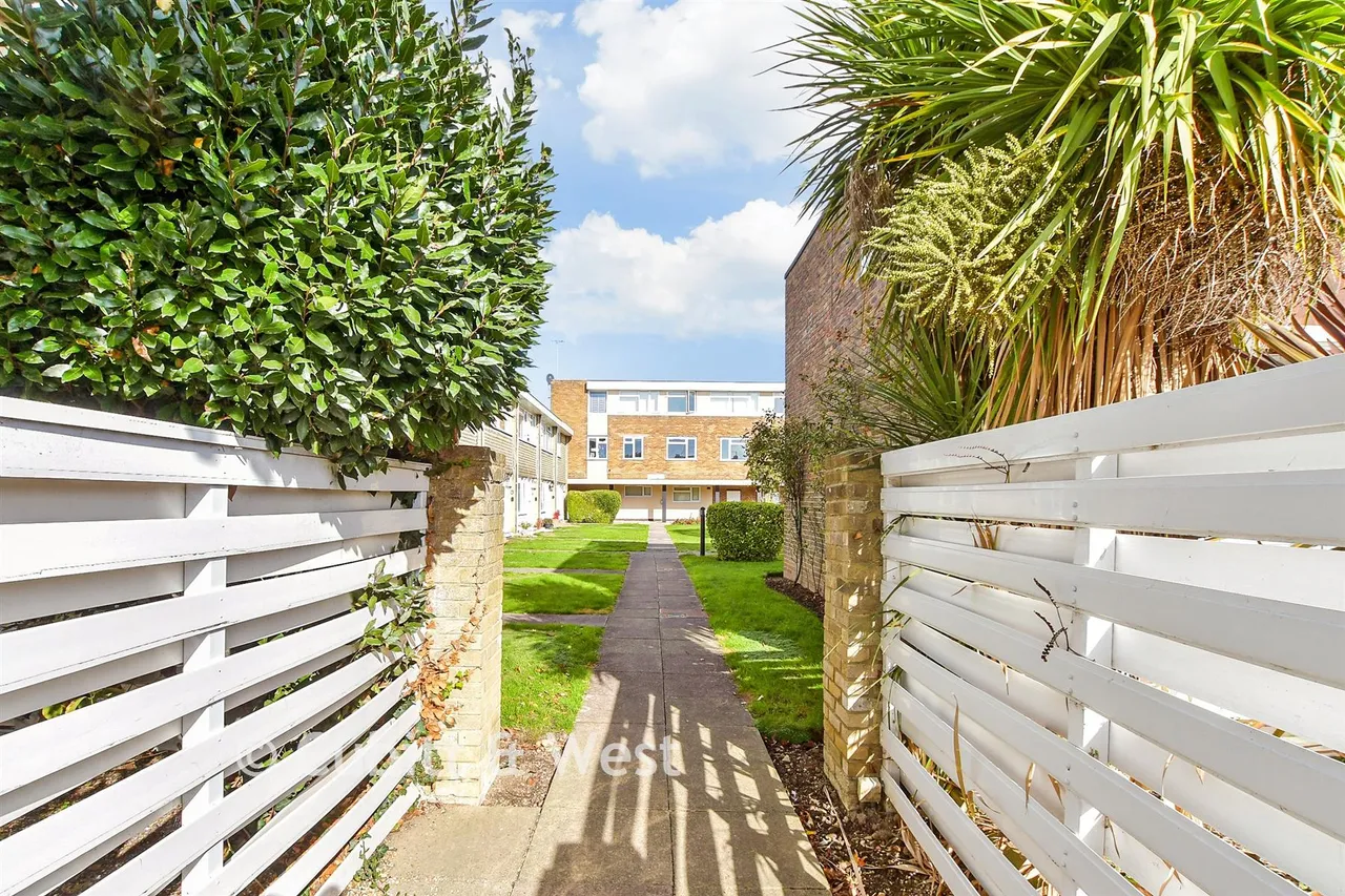 Arundel Garden, Rustington, BN16, photo 7
