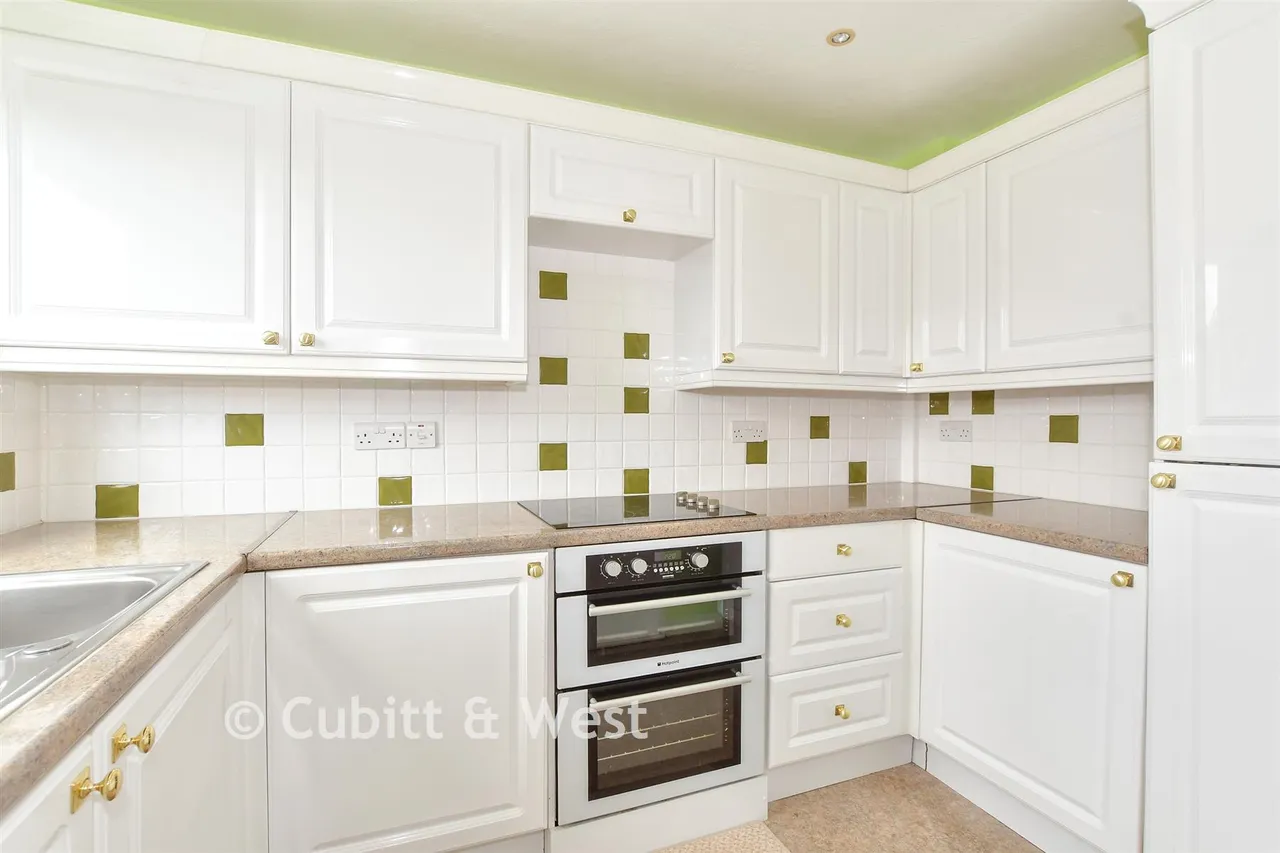Arundel Garden, Rustington, BN16, photo 4