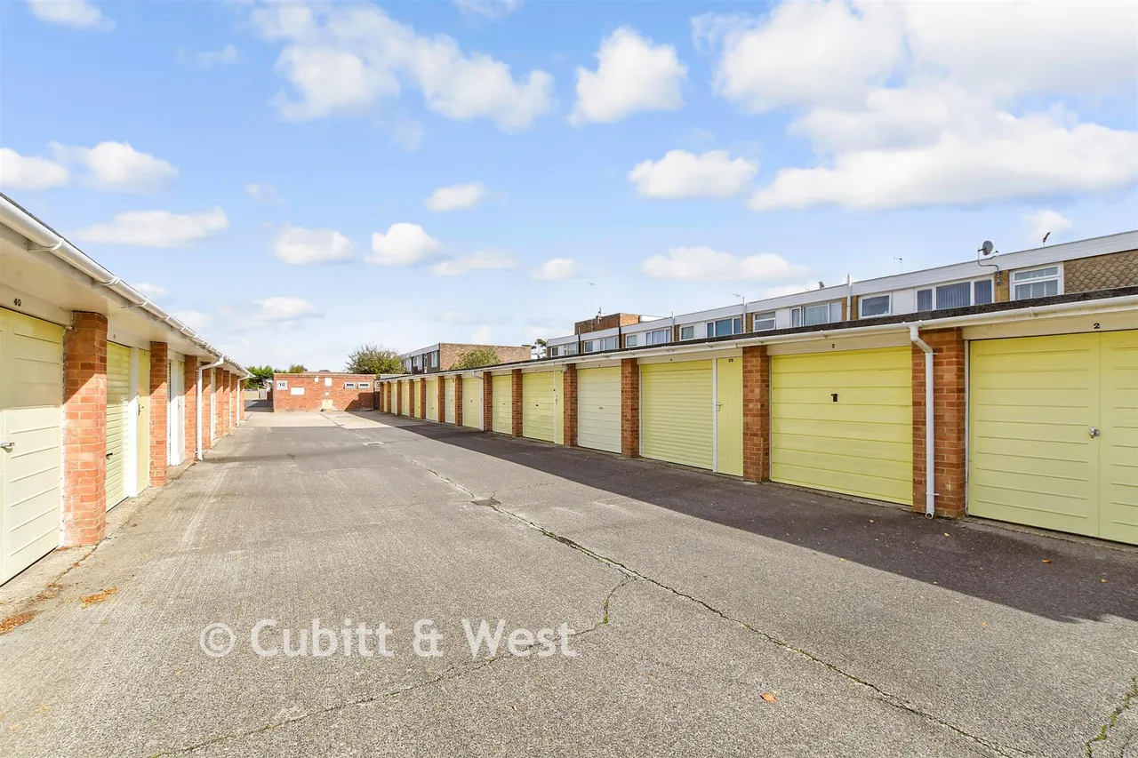 Arundel Garden, Rustington, BN16, photo 6