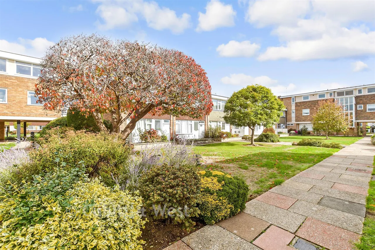 Arundel Garden, Rustington, BN16, photo 12