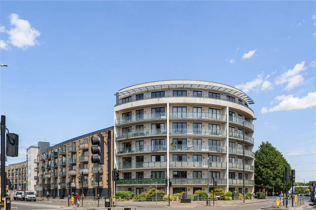 2 bed flat for sale, Durnsford Road, Wimbledon