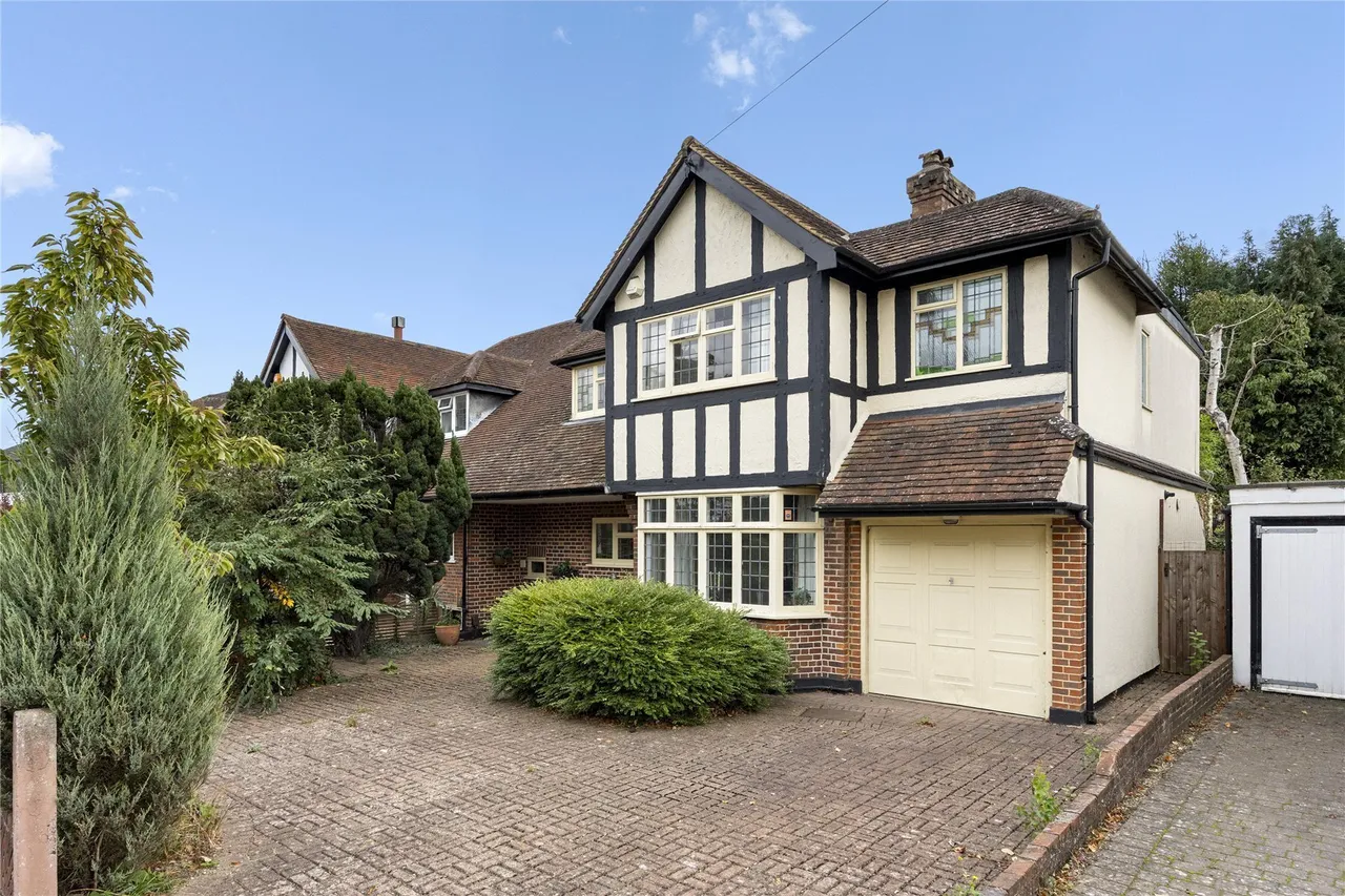 4 bed house for sale — The Woodlands, Esher, Surrey, KT10