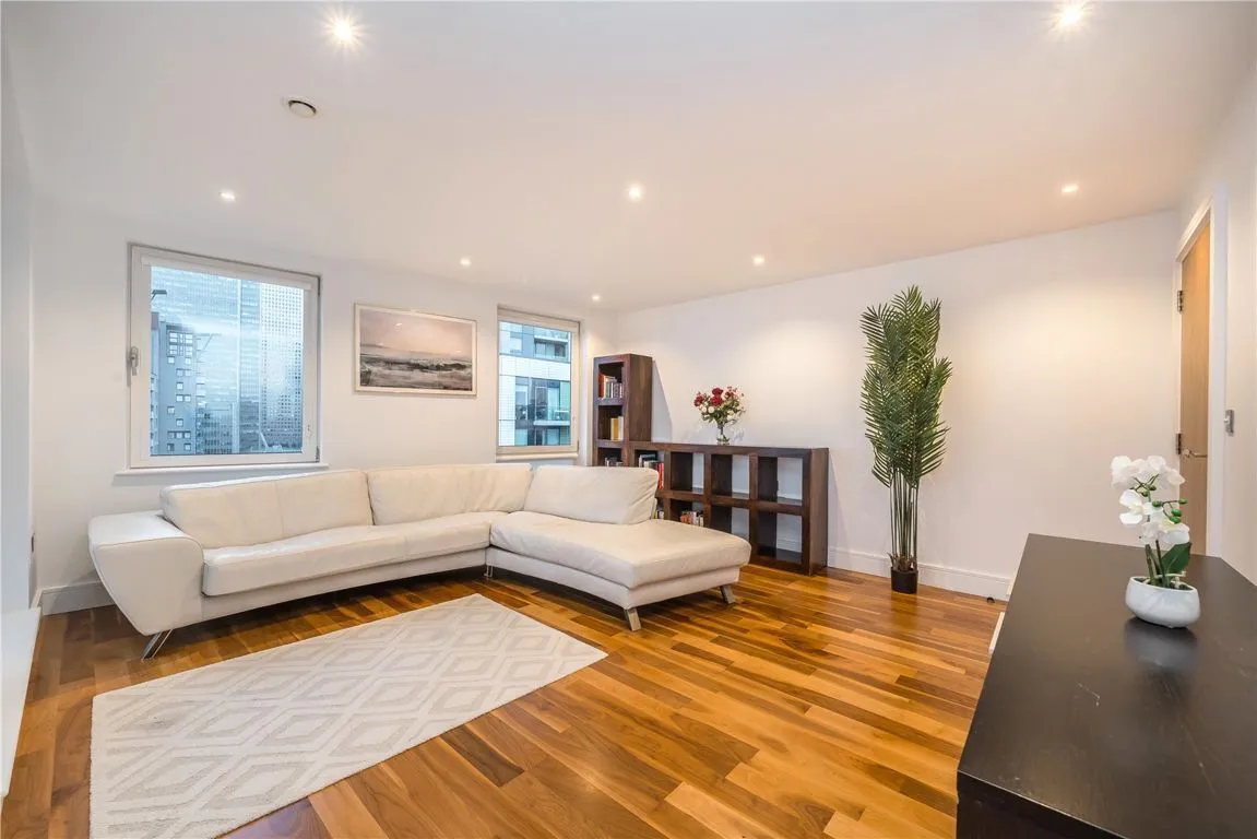 3 bed flat for sale, Indescon Square, London
