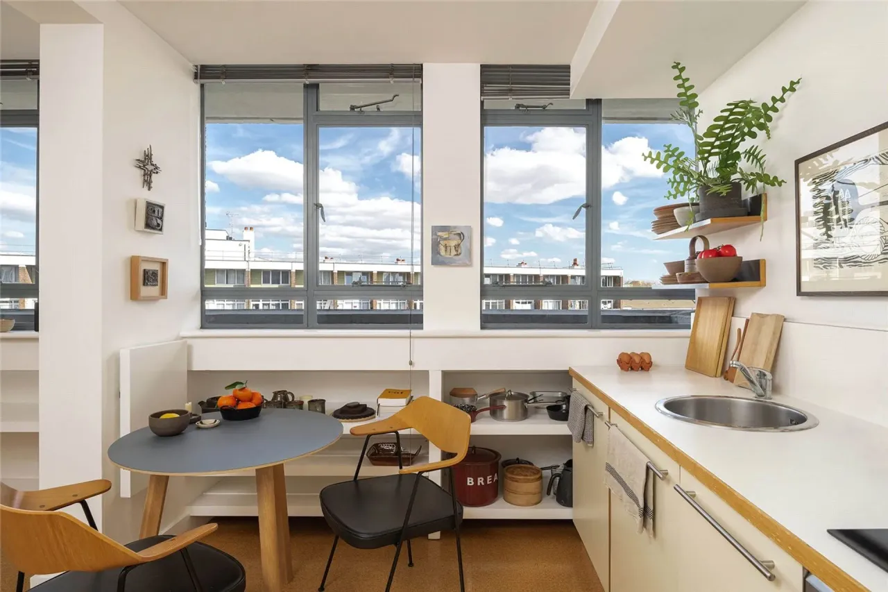Guide £350,000 - £375,000 Keeling House, Claredale Street, Bethnal Green E2, photo 3