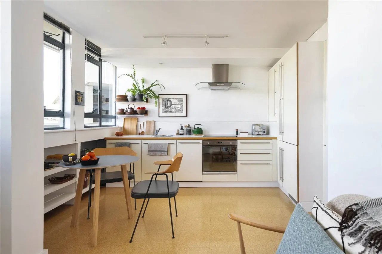 Guide £350,000 - £375,000 Keeling House, Claredale Street, Bethnal Green E2, photo 2