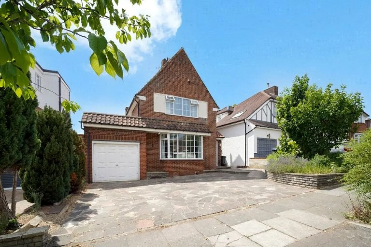 3 bed house for sale, Lonsdale Drive, Enfield, EN2