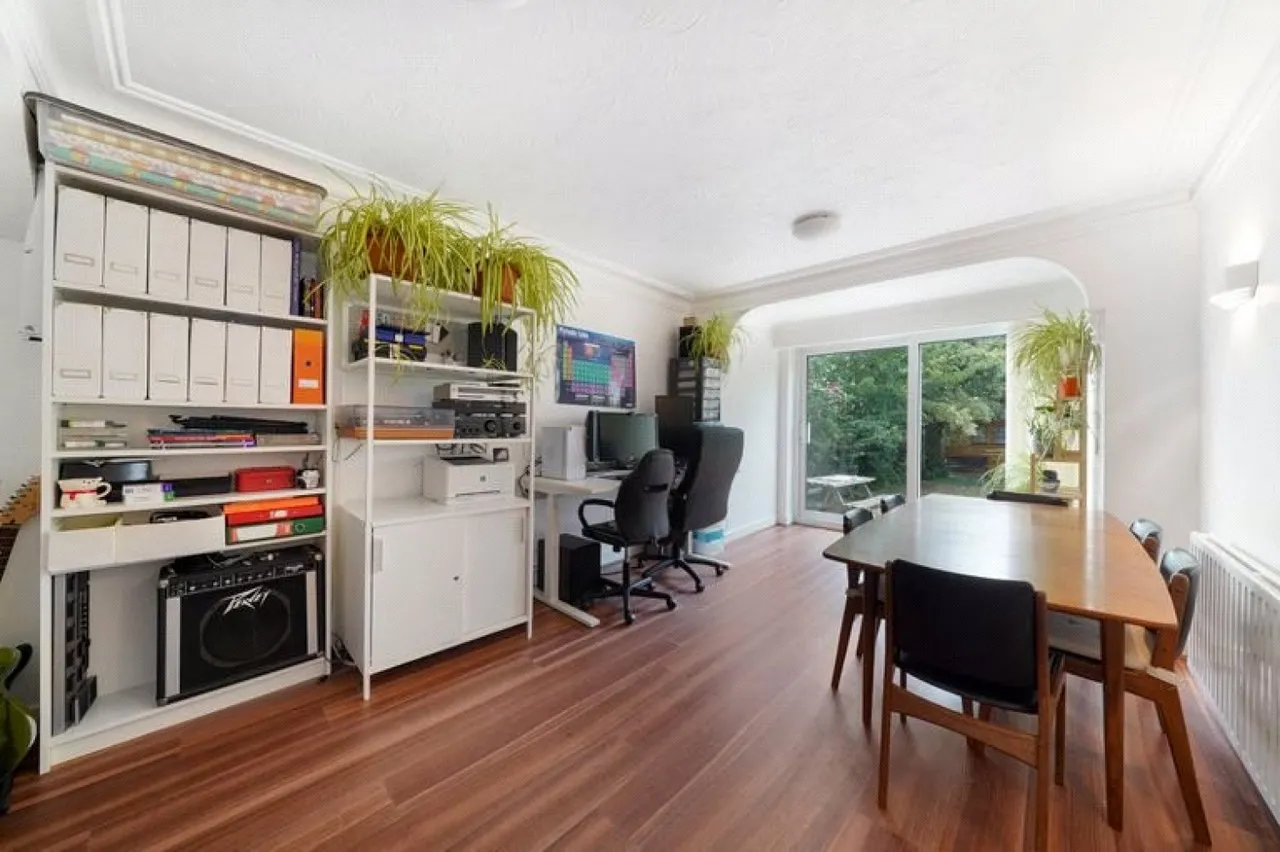 Lonsdale Drive, Enfield, EN2, photo 3