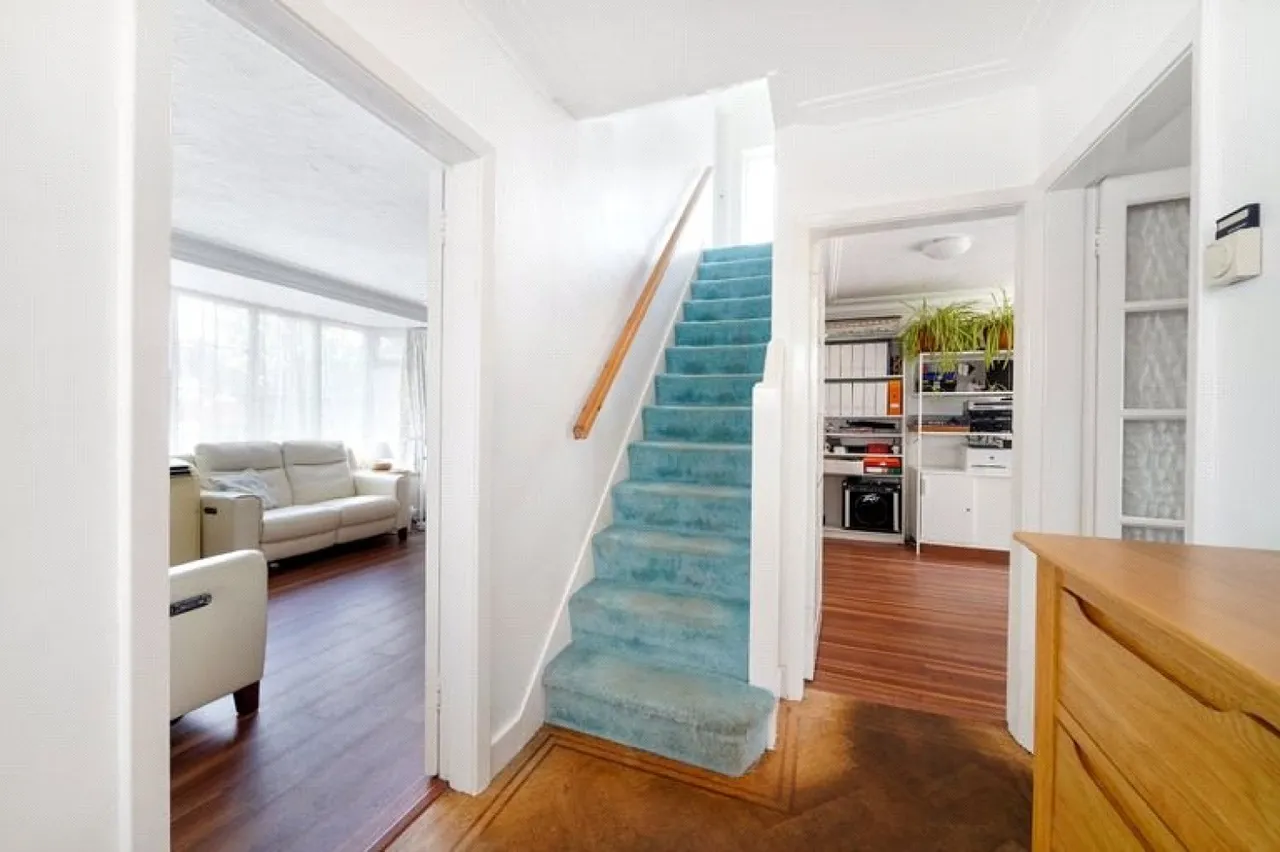 Lonsdale Drive, Enfield, EN2, photo 13