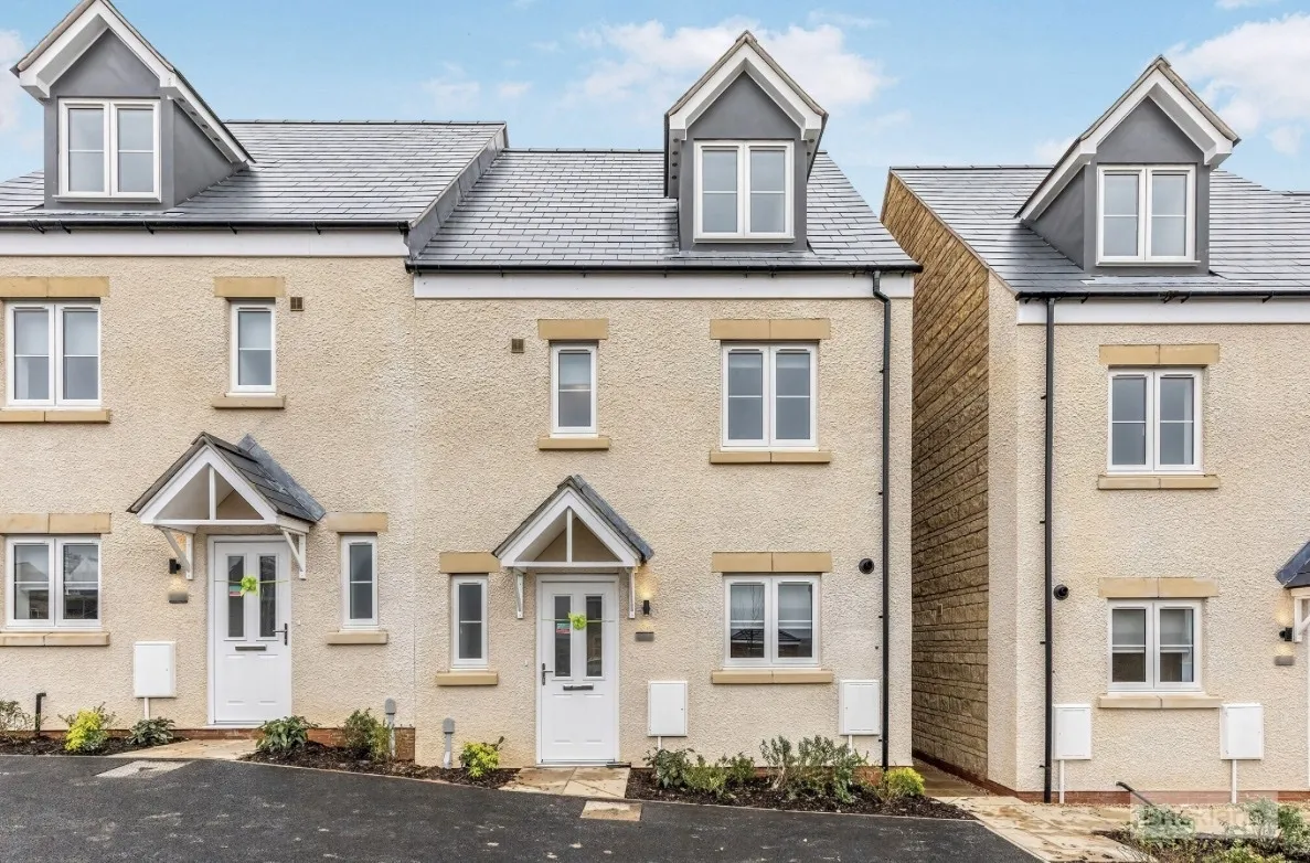 4 bed house to rent — Dolan Drive, Weldon, Corby