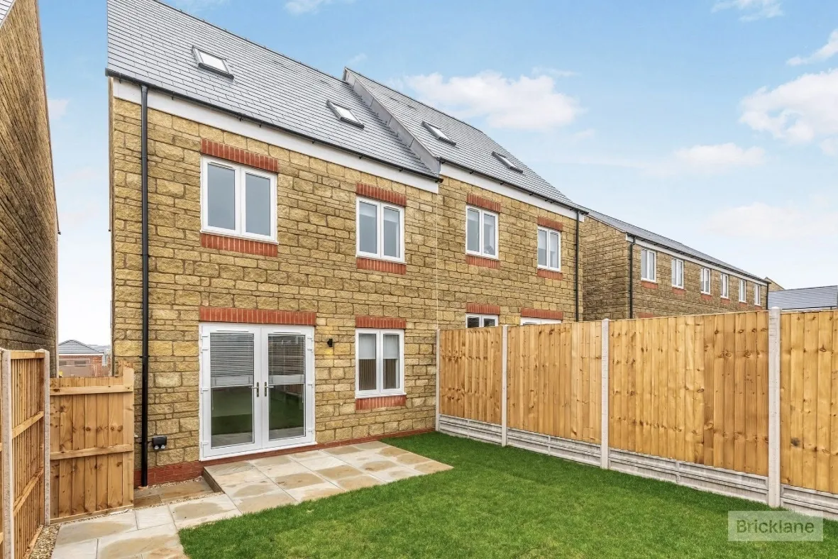Dolan Drive, Weldon, Corby, photo 9